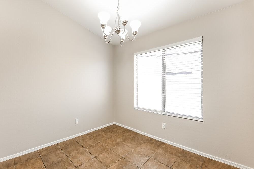12557 W Mandalay Ln - Photo 6 of 16