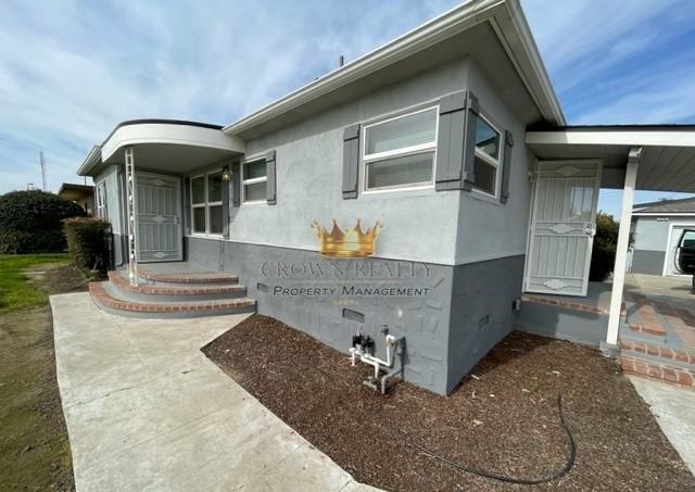 950 Windsor Dr #1 - Photo 2 of 32