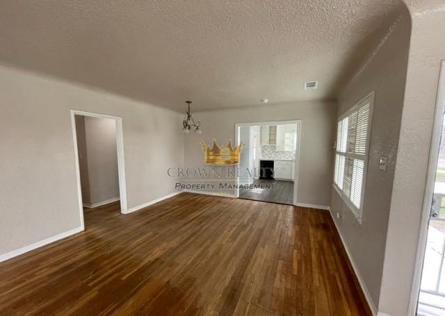 950 Windsor Dr #1 - Photo 4 of 32