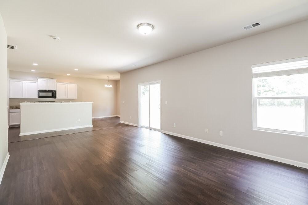 1521 Waylon Ave - Photo 6 of 17
