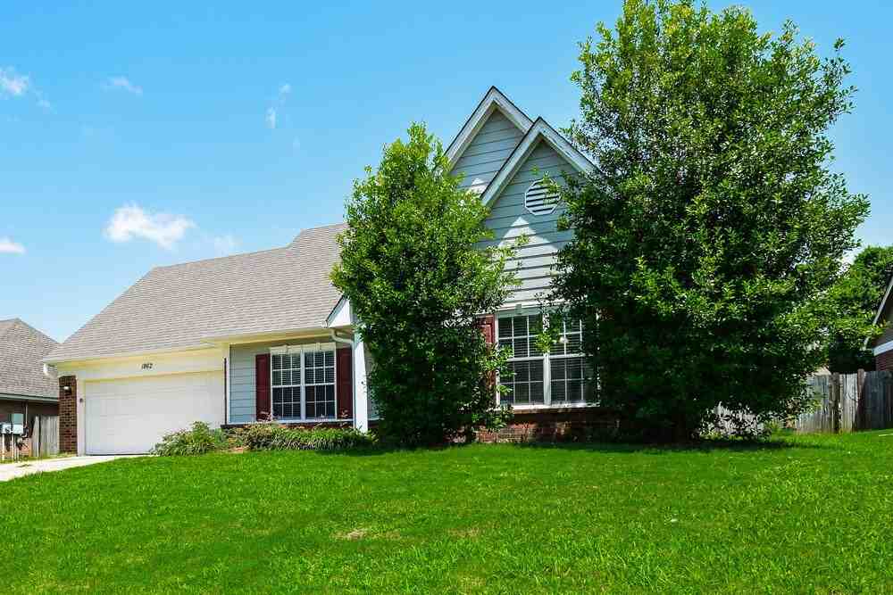 1862 Towson Ln - Photo 4 of 17