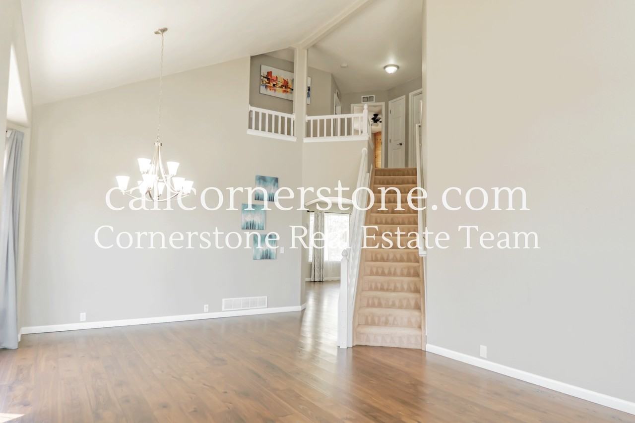 5460 Spoked Wheel Dr #1 - Photo 4 of 39