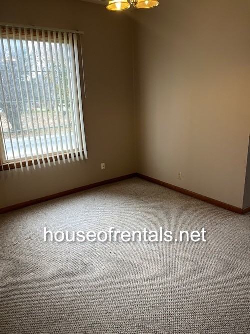 417 W Grand Ave #1 - Photo 4 of 9
