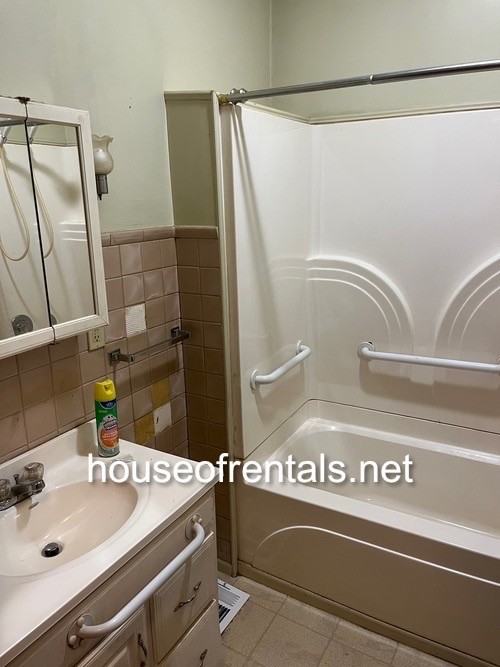 417 W Grand Ave #1 - Photo 6 of 9