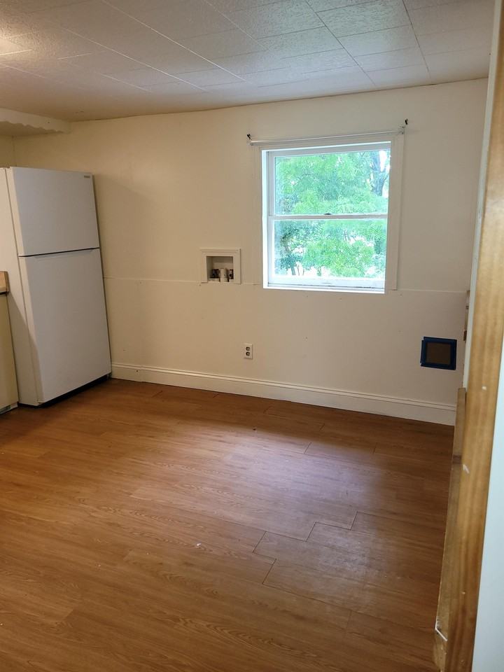 137 1/2 Canandaigua St #137-1-2 - Photo 5 of 22
