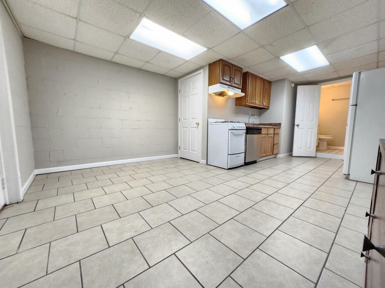 1206 Francis St Nw #4 - Photo 3 of 10
