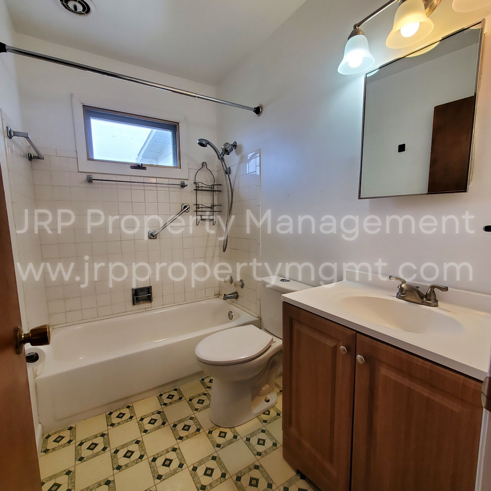 555 Norvell Beach Dr #1 - Photo 7 of 10