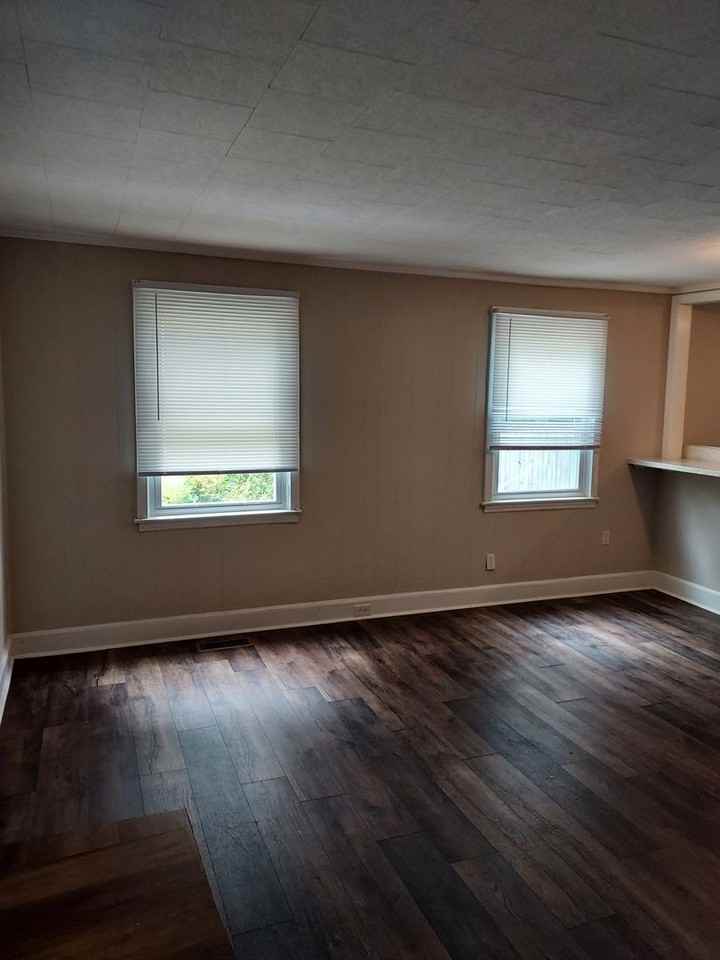1303 Poston Cir - Photo 3 of 9
