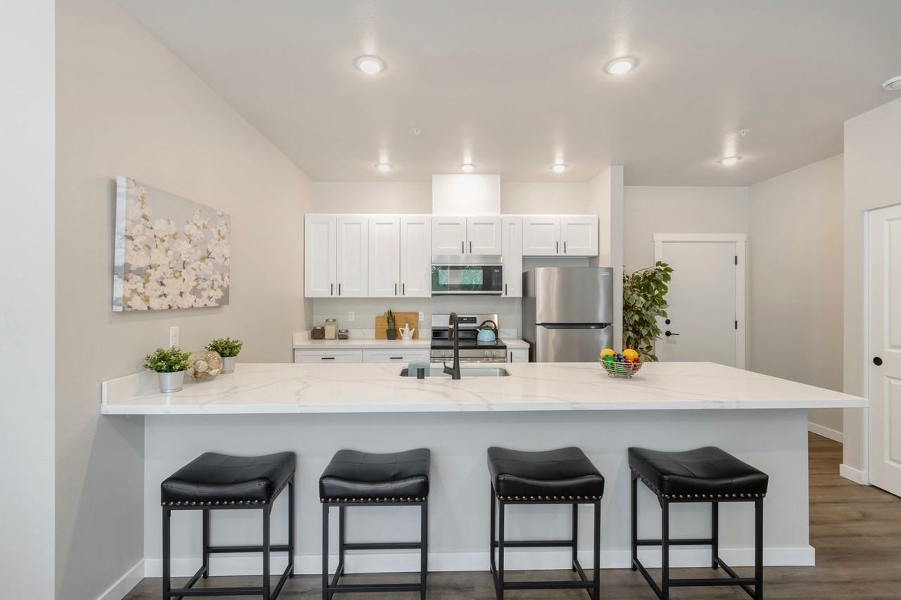 Village Lane Apartments - Photo 4 of 36