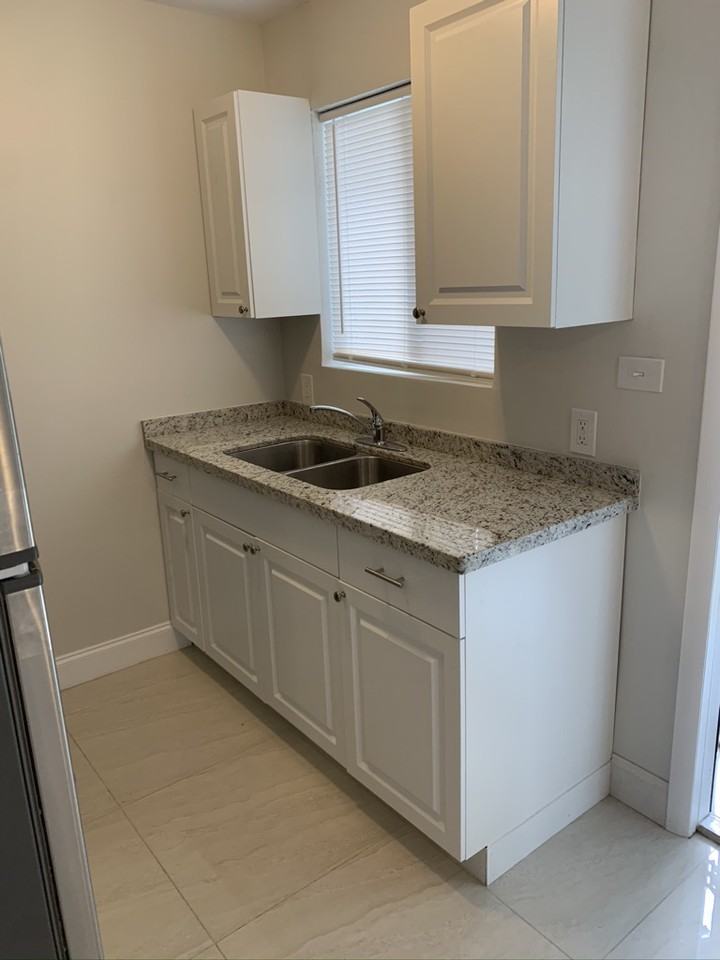 1521 Ne 117th St #3 - Photo 5 of 12