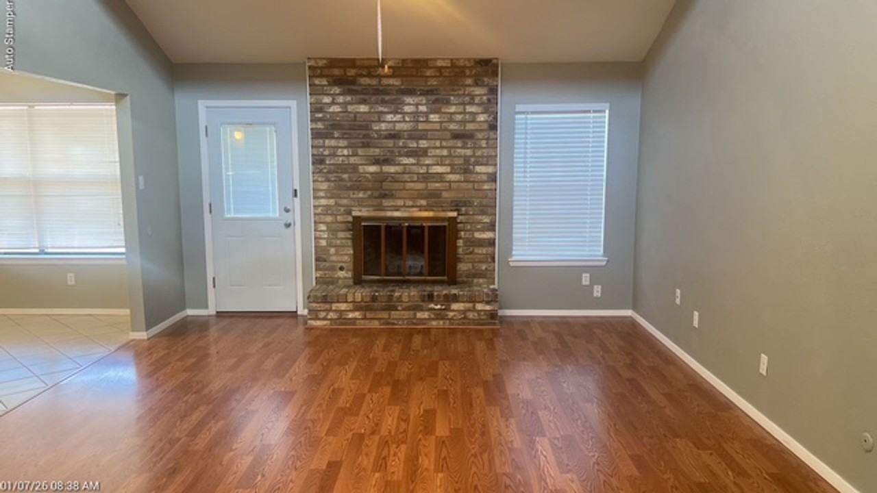 3700 Dauphine Ct - Photo 3 of 45
