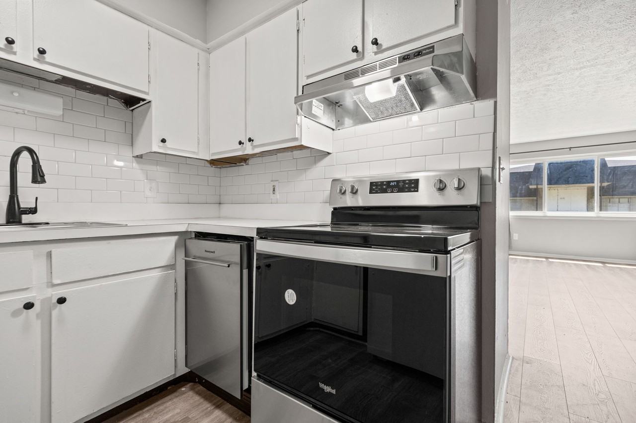 11208 Brydan St #208-11 - Photo 4 of 10