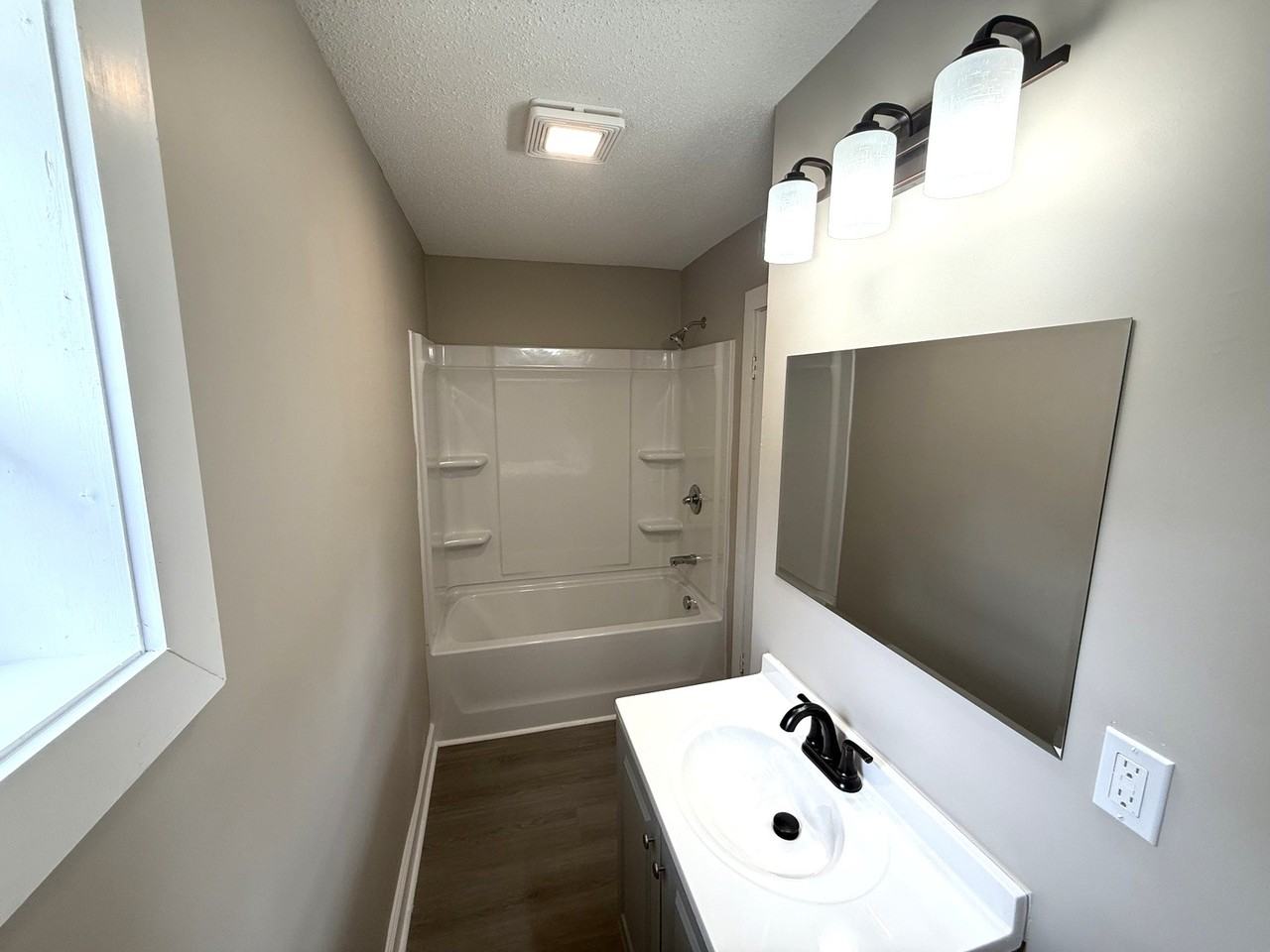 915 Willow Rd #1 - Photo 6 of 14