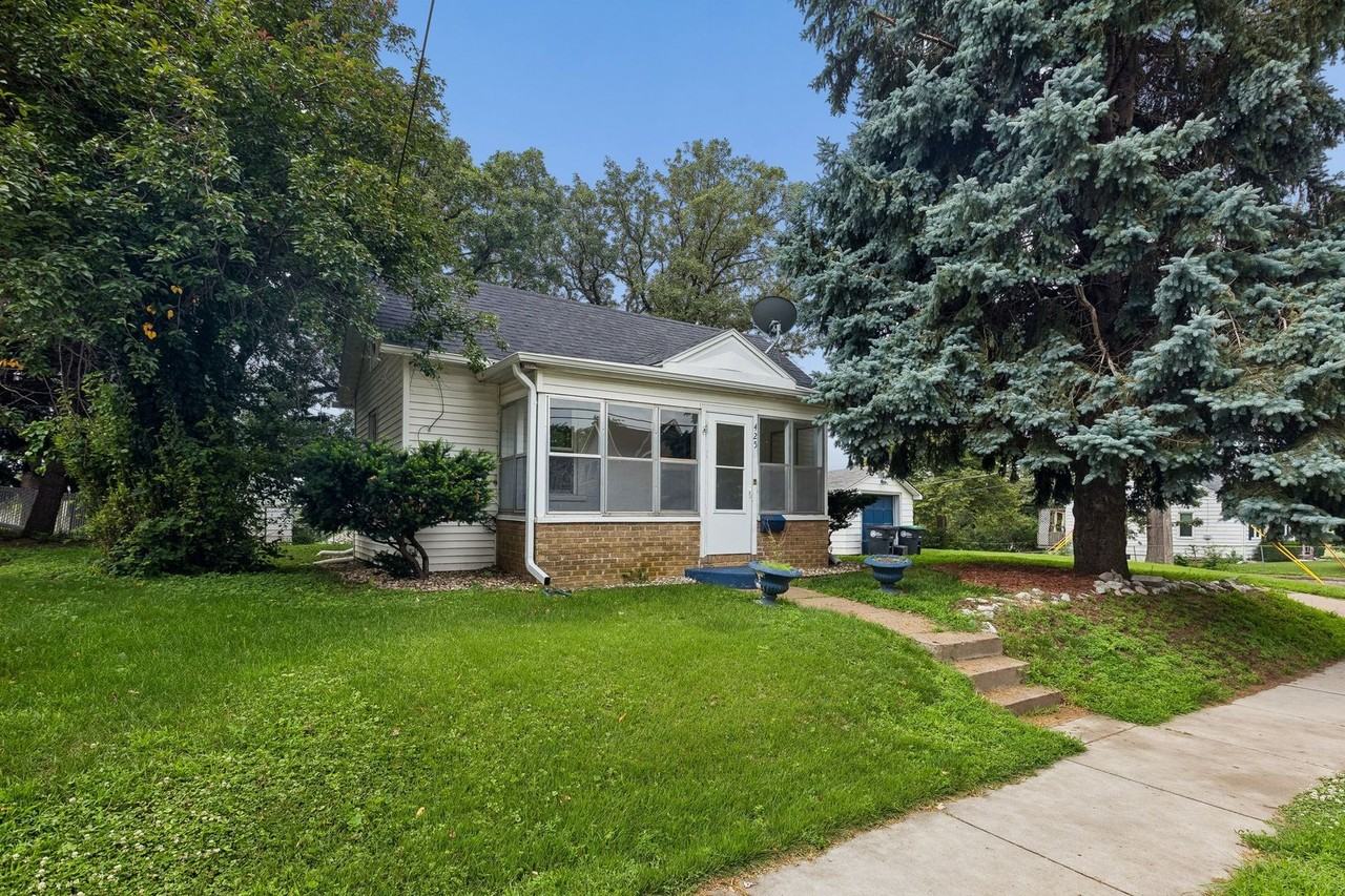425 Bancroft St - Photo 2 of 21
