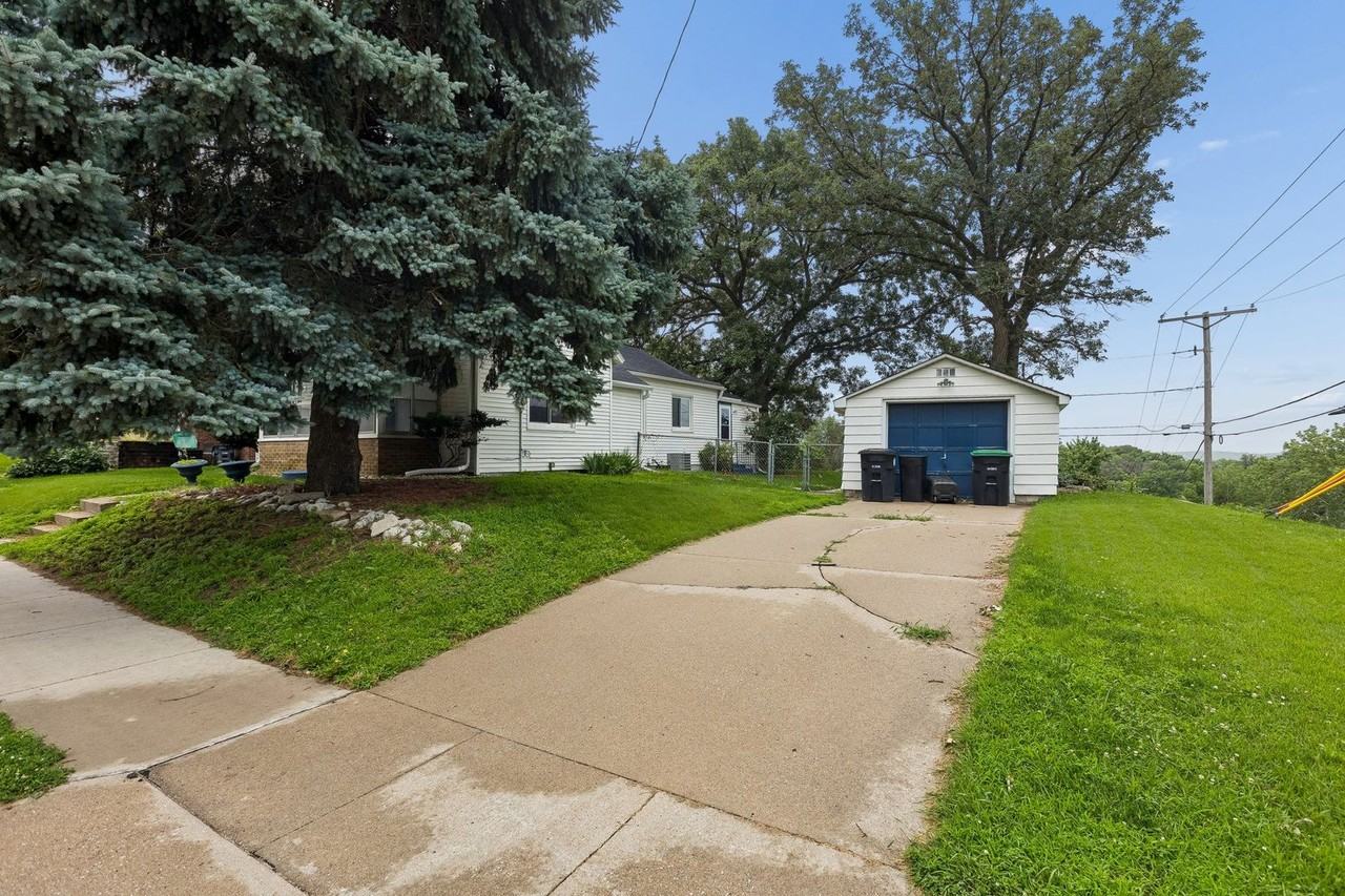 425 Bancroft St - Photo 3 of 21