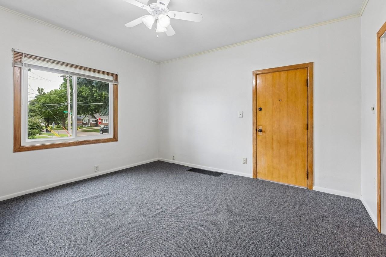 425 Bancroft St - Photo 5 of 21