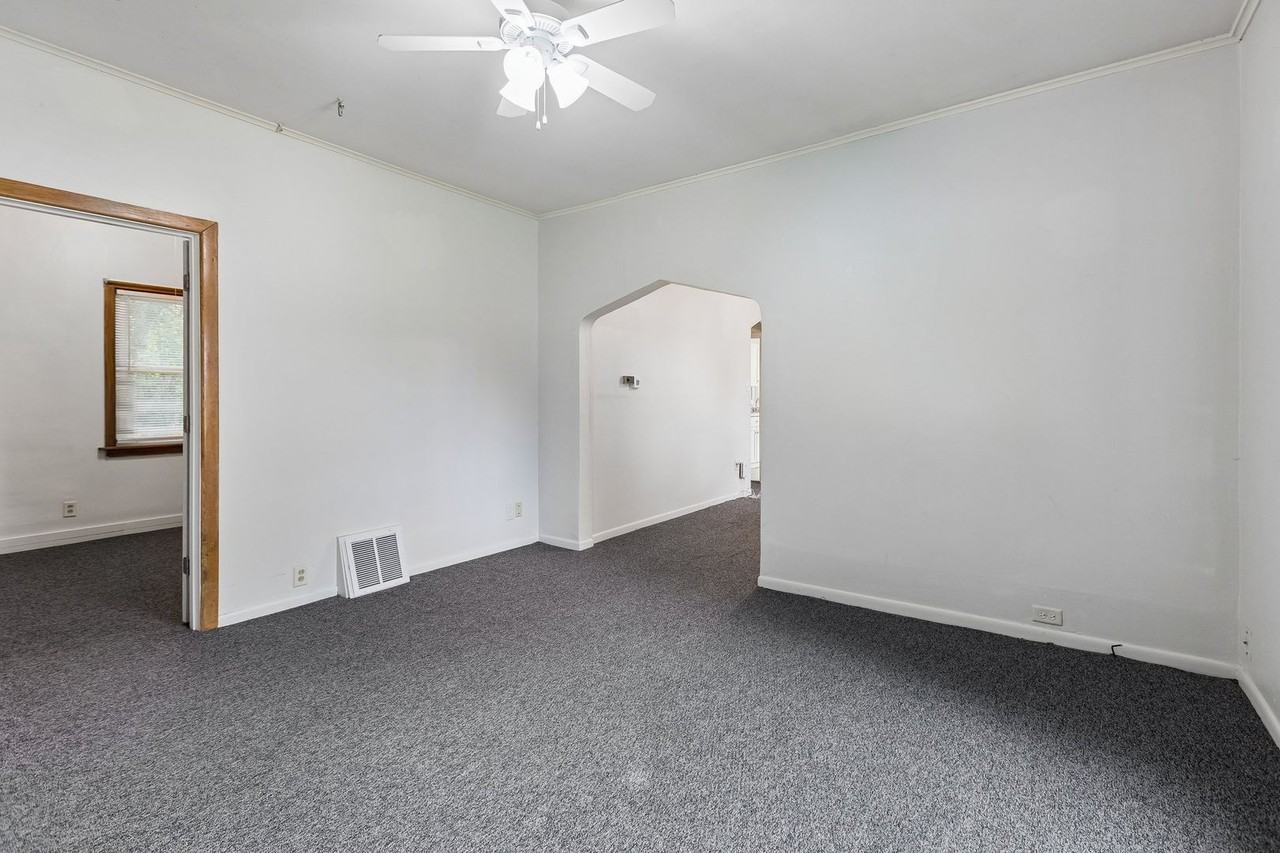 425 Bancroft St - Photo 6 of 21