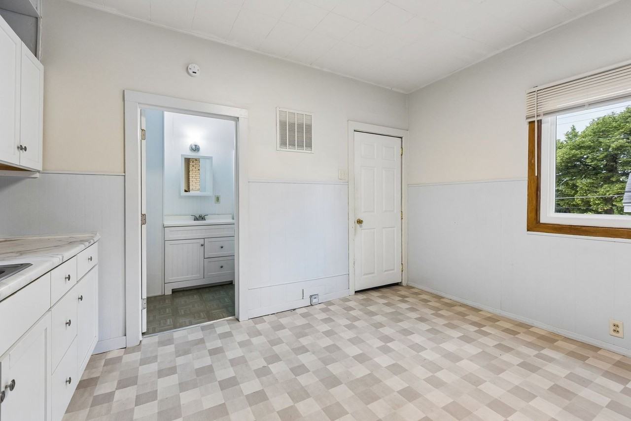 425 Bancroft St - Photo 7 of 21