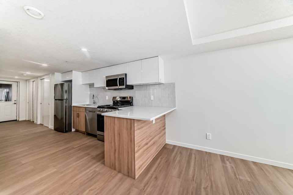 1395 B-1395 Cornerstone Blvd Ne - 1 #1 - Photo 2 of 19
