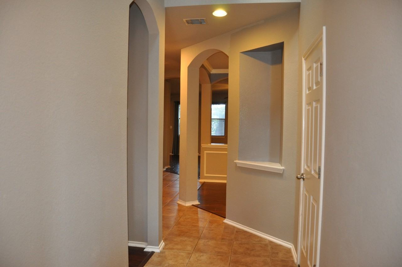 507 Las Colinas Dr - Photo 5 of 27