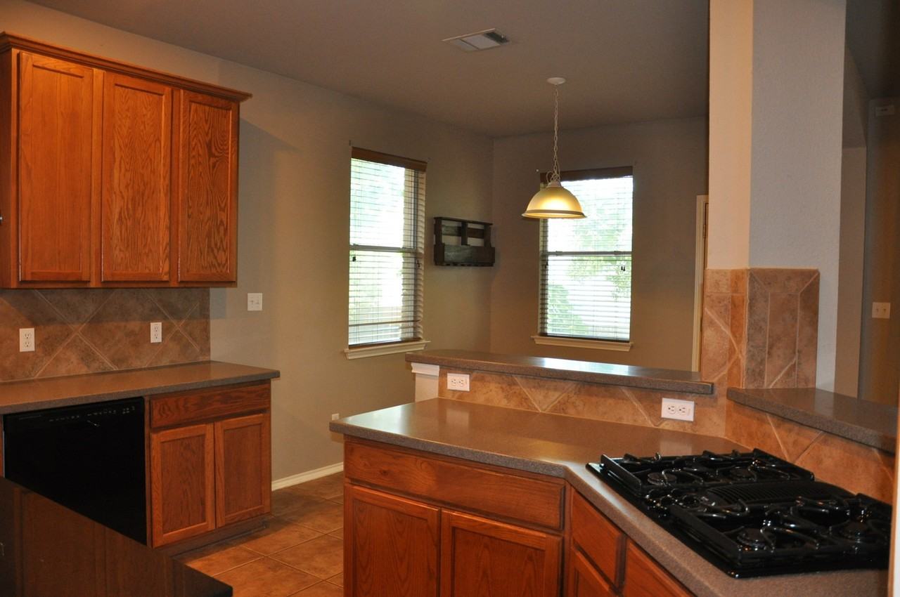 507 Las Colinas Dr - Photo 6 of 27