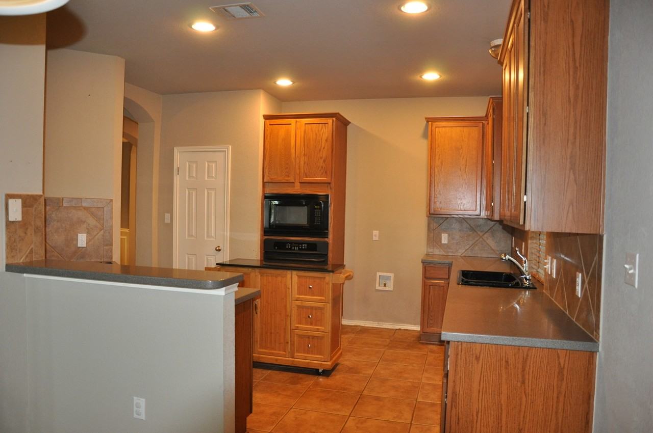 507 Las Colinas Dr - Photo 7 of 27