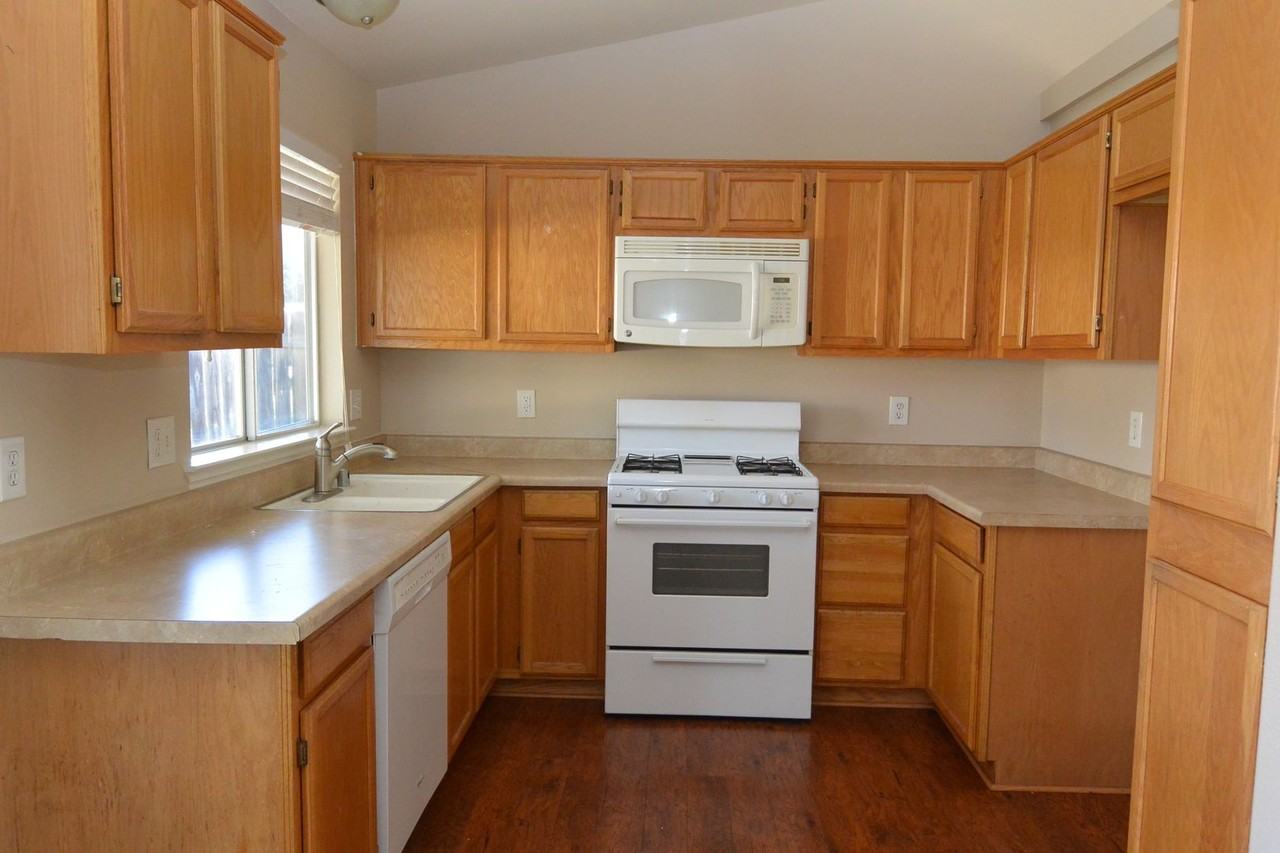 1420 S Arroyo St - Photo 4 of 13