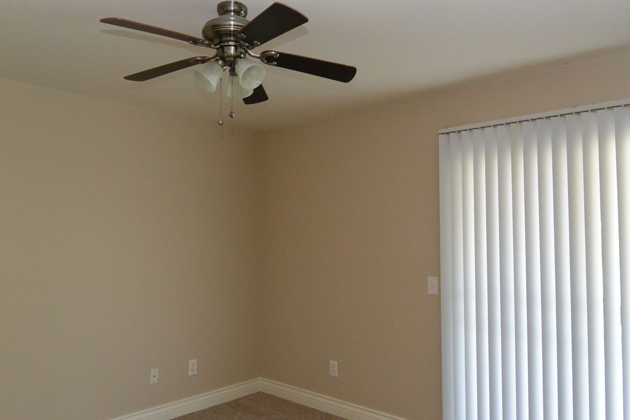 1420 S Arroyo St - Photo 6 of 13
