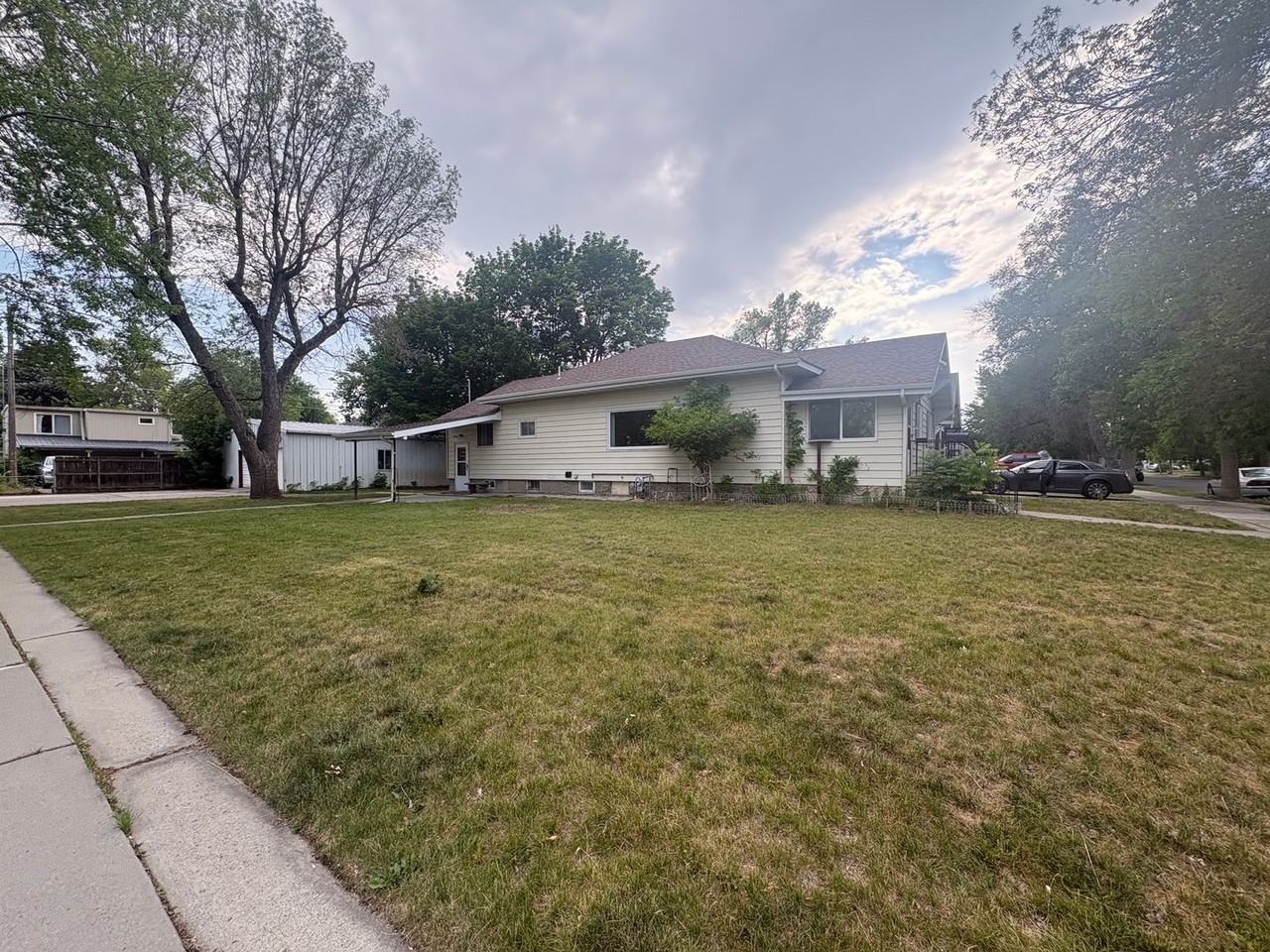 106 Burlington Ave - Photo 2 of 30