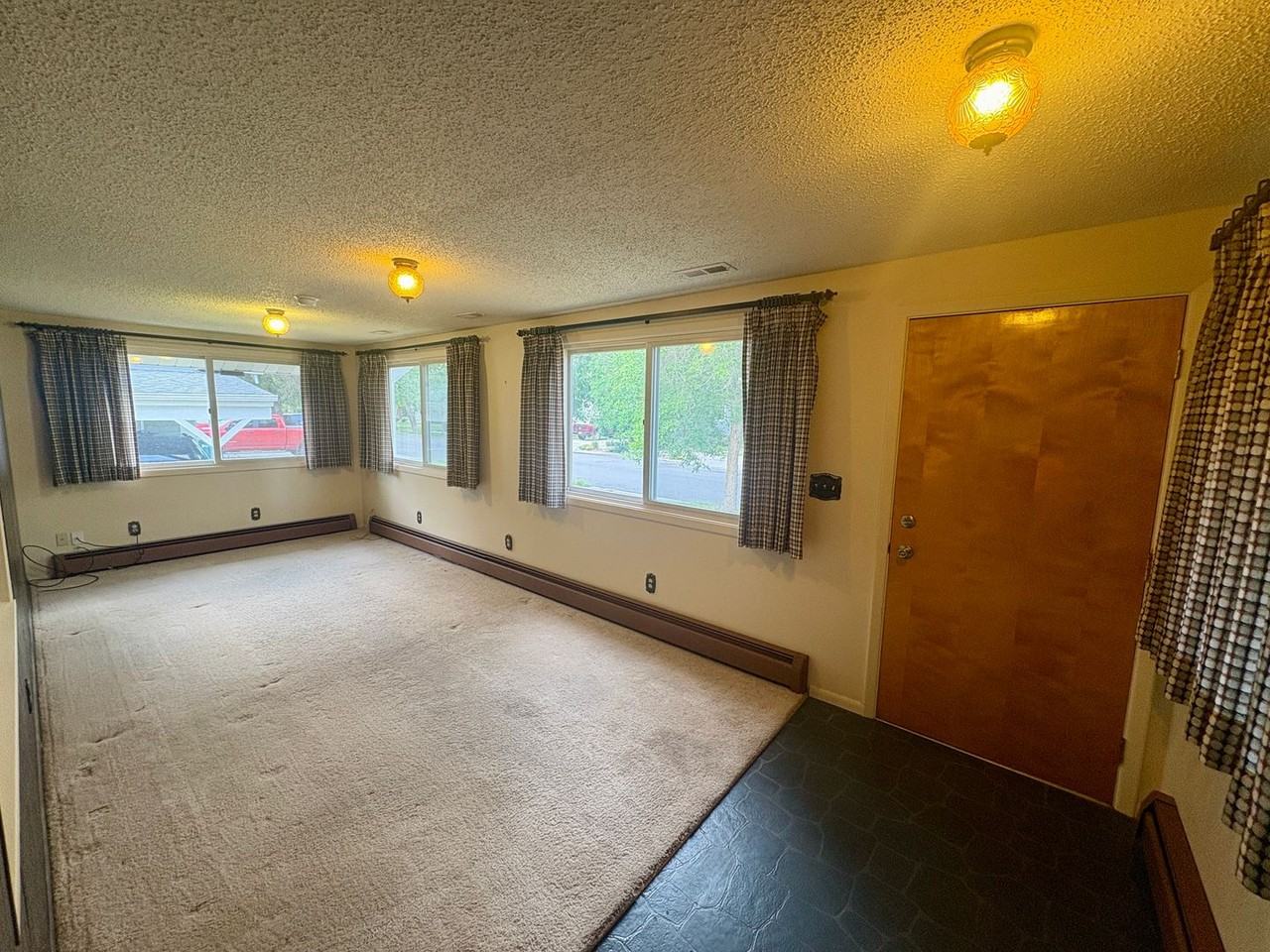 106 Burlington Ave - Photo 3 of 30
