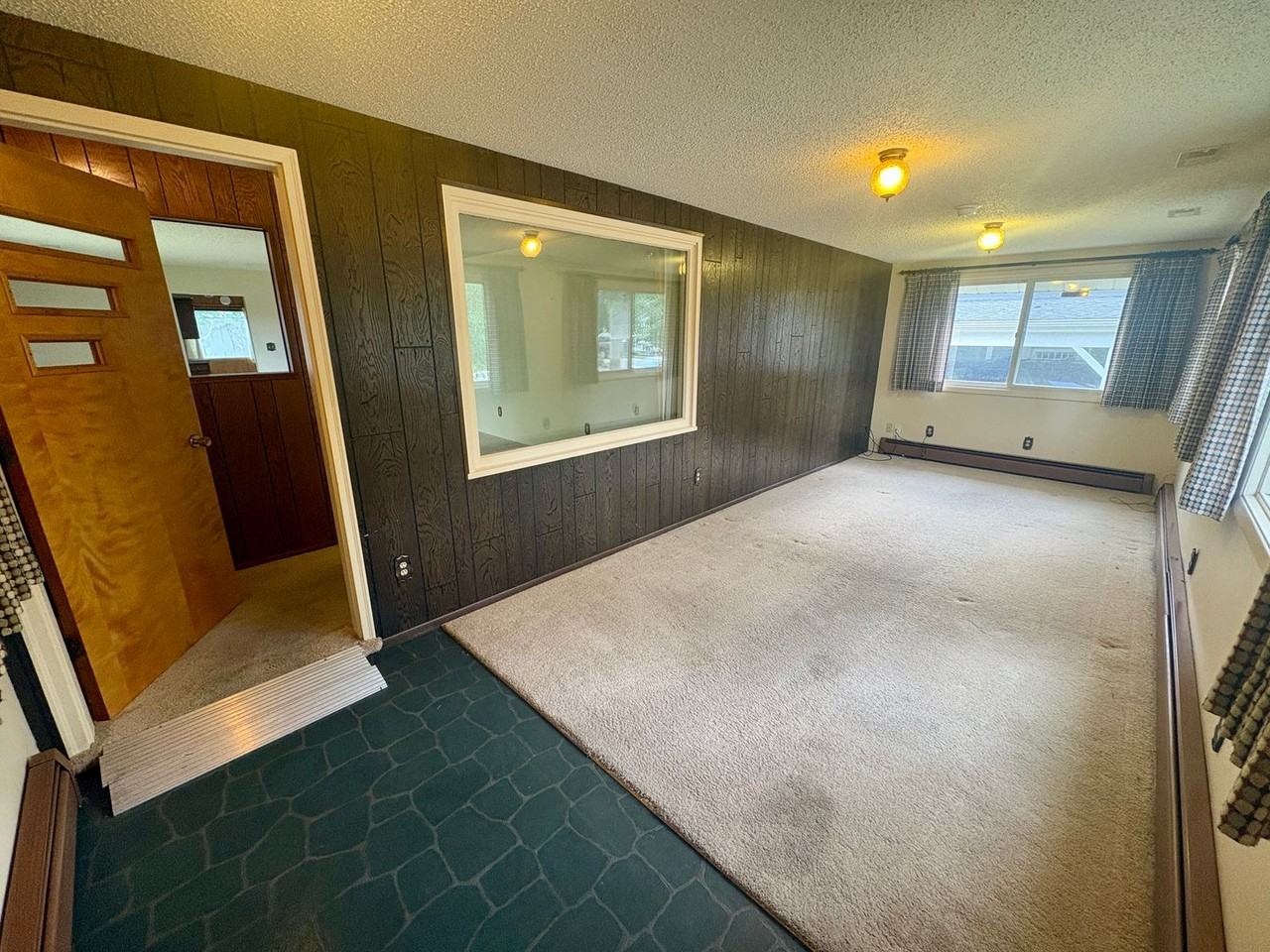 106 Burlington Ave - Photo 4 of 30