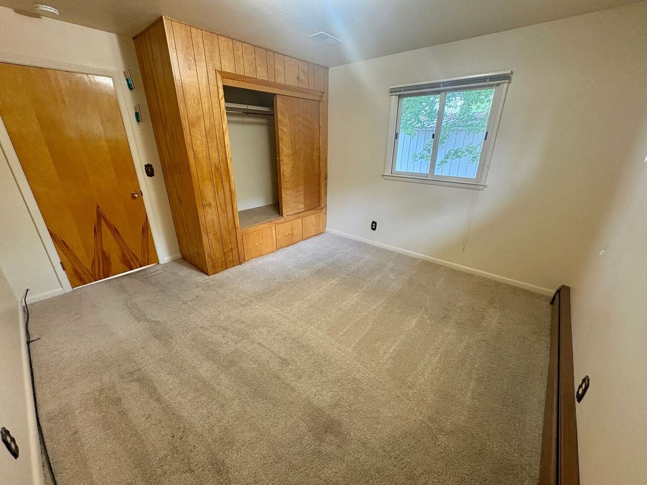 106 Burlington Ave - Photo 7 of 30