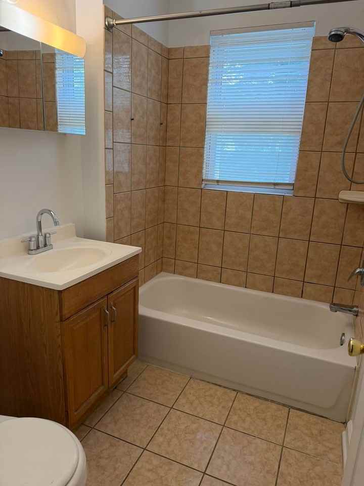 3901 Oglethorpe St - Photo 7 of 17