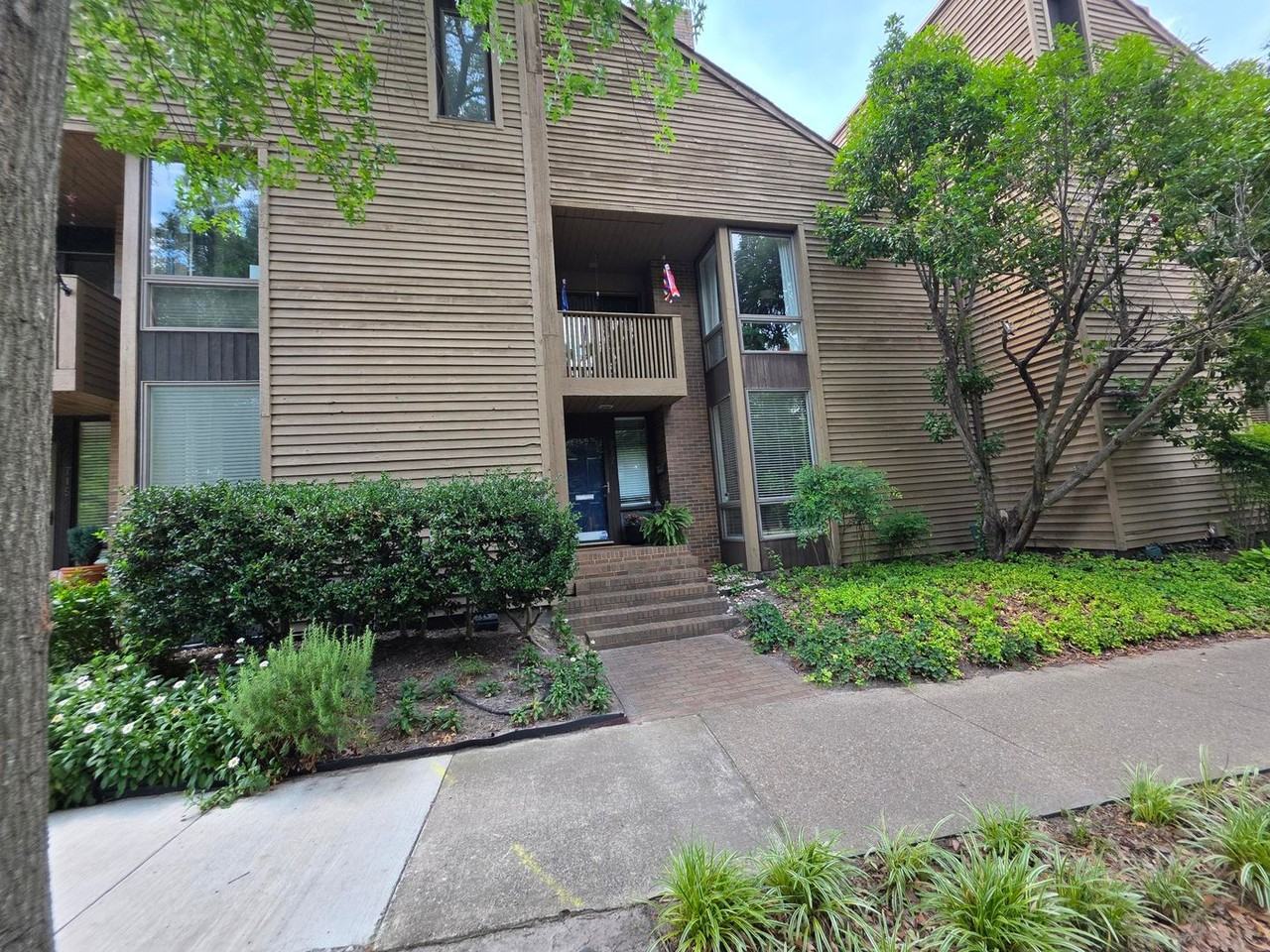717 Botetourt Gdns - Photo 2 of 28