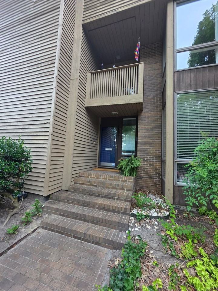 717 Botetourt Gdns - Photo 3 of 28