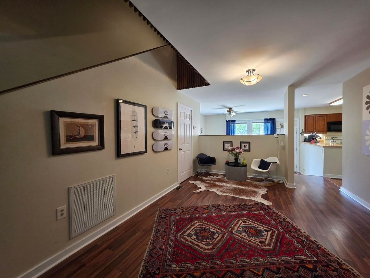717 Botetourt Gdns - Photo 4 of 28