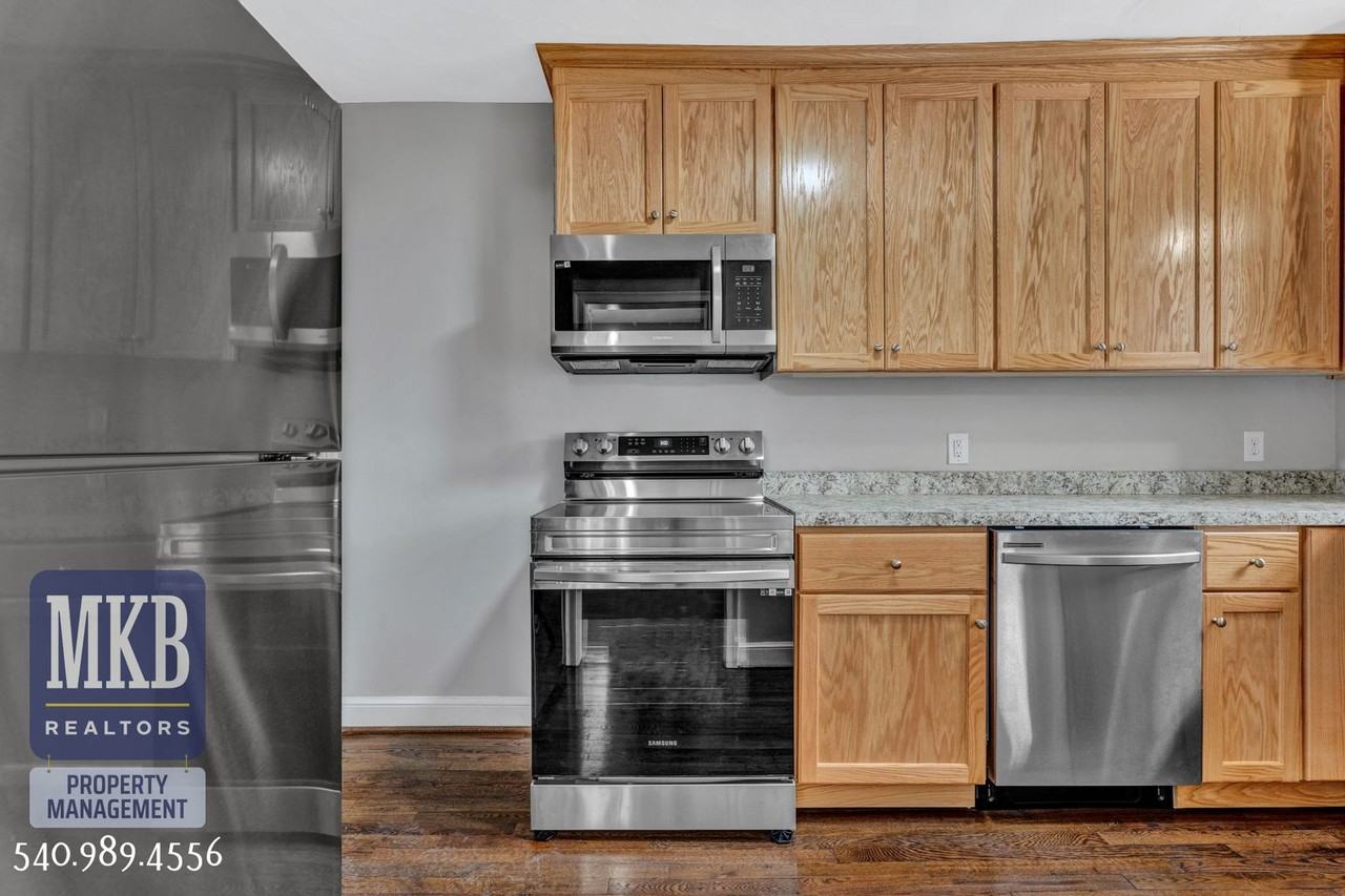 1914 Avon Rd Sw #B - Photo 5 of 16