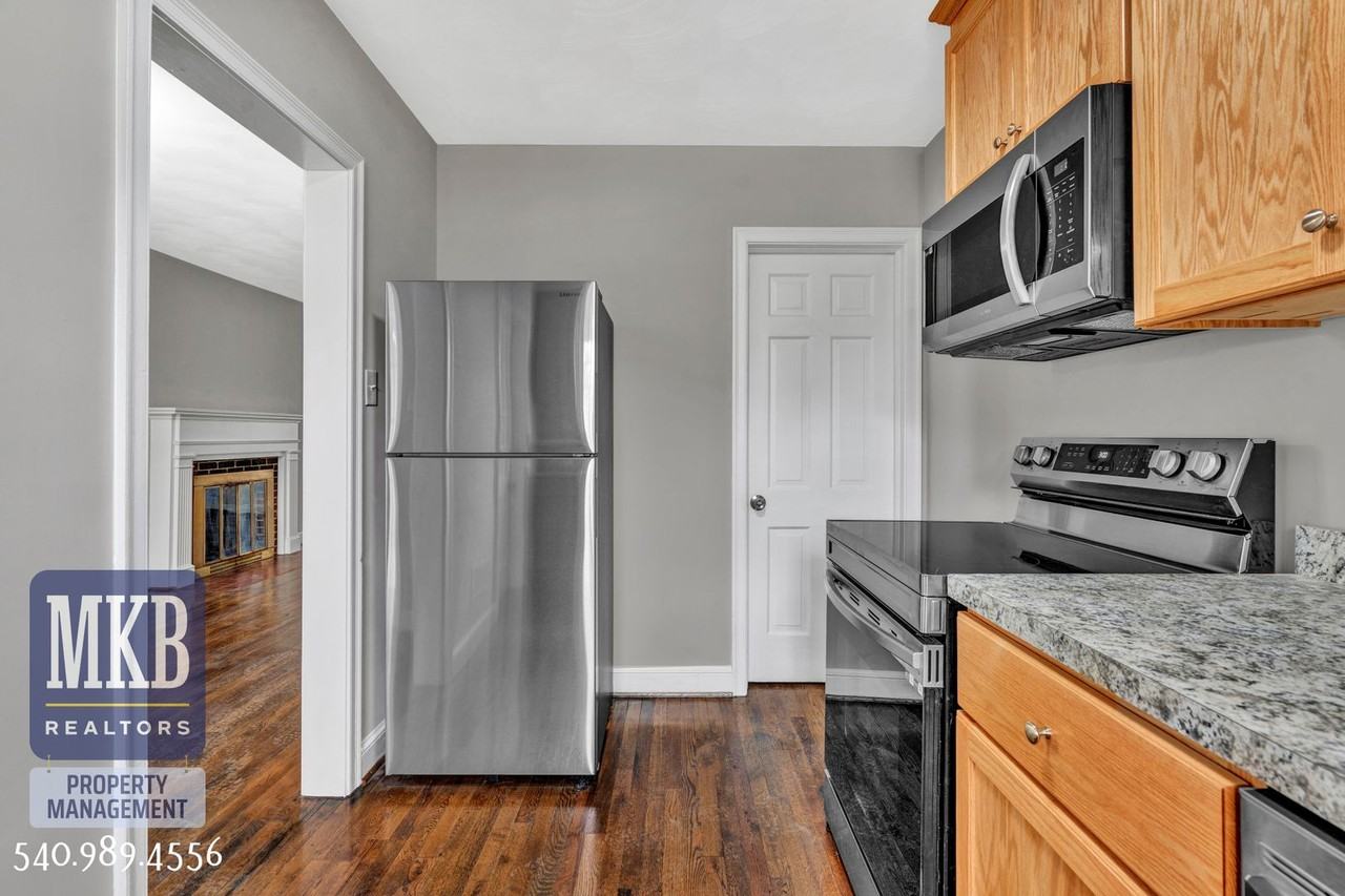 1914 Avon Rd Sw #B - Photo 7 of 16