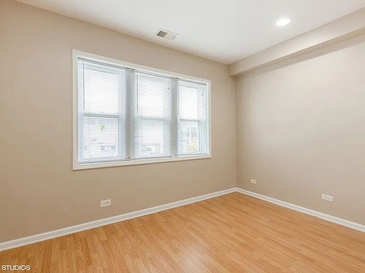 6038 N Claremont Ave - Photo 5 of 19