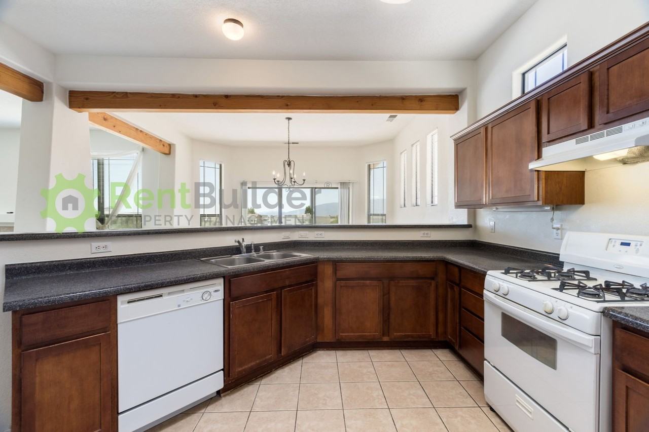 620 3rd St Ne - Photo 5 of 28