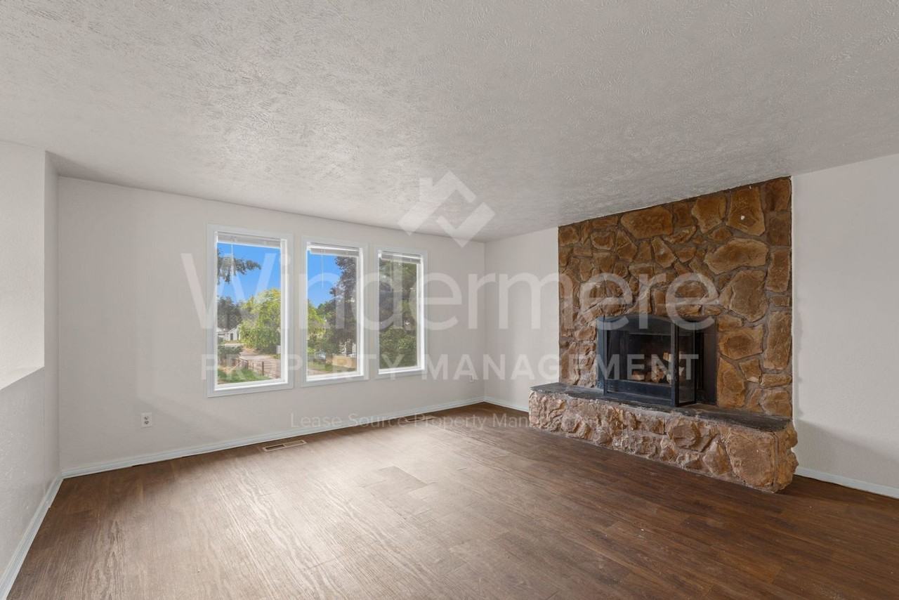 3828 E 7th Ave - Photo 6 of 34