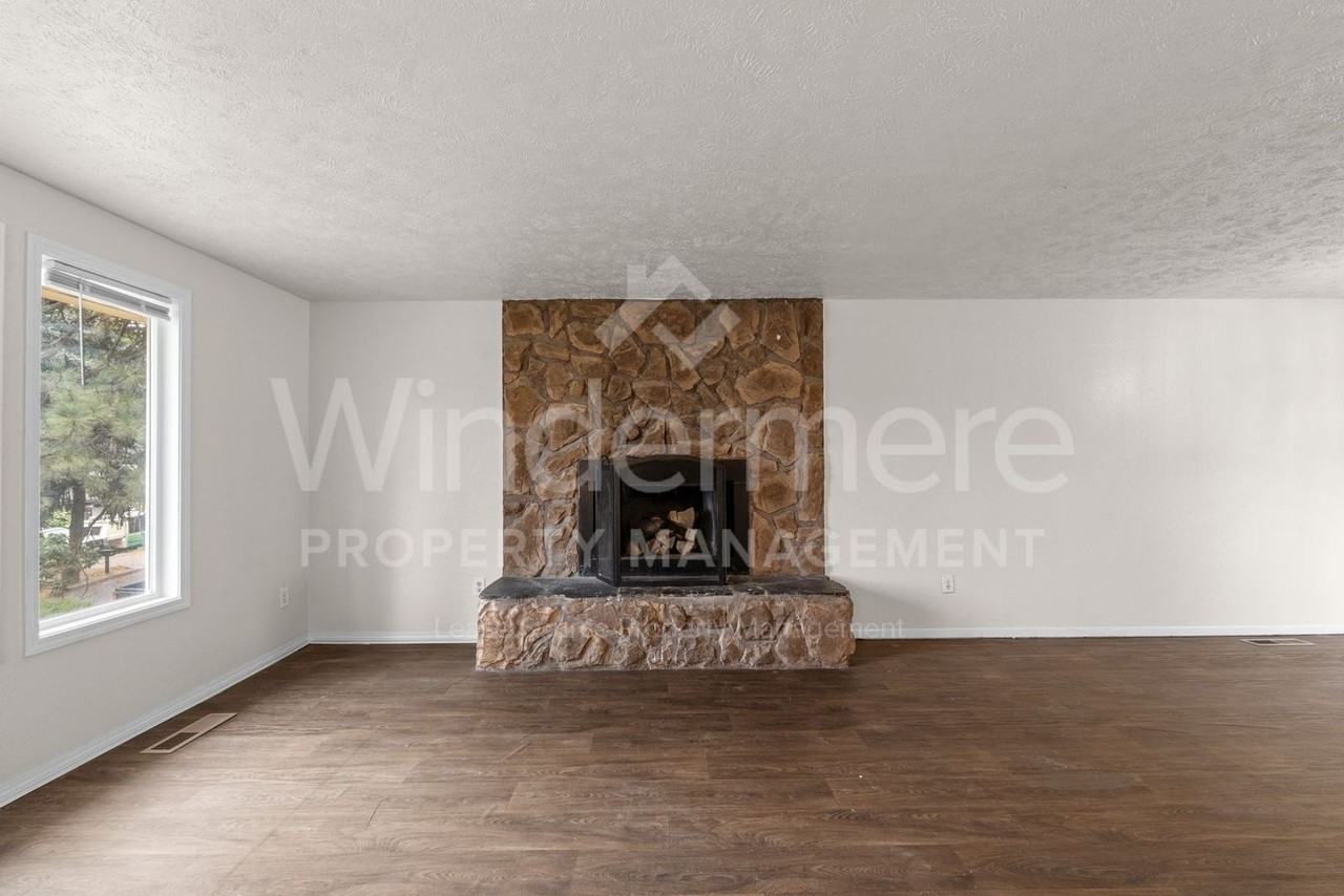 3828 E 7th Ave - Photo 7 of 34