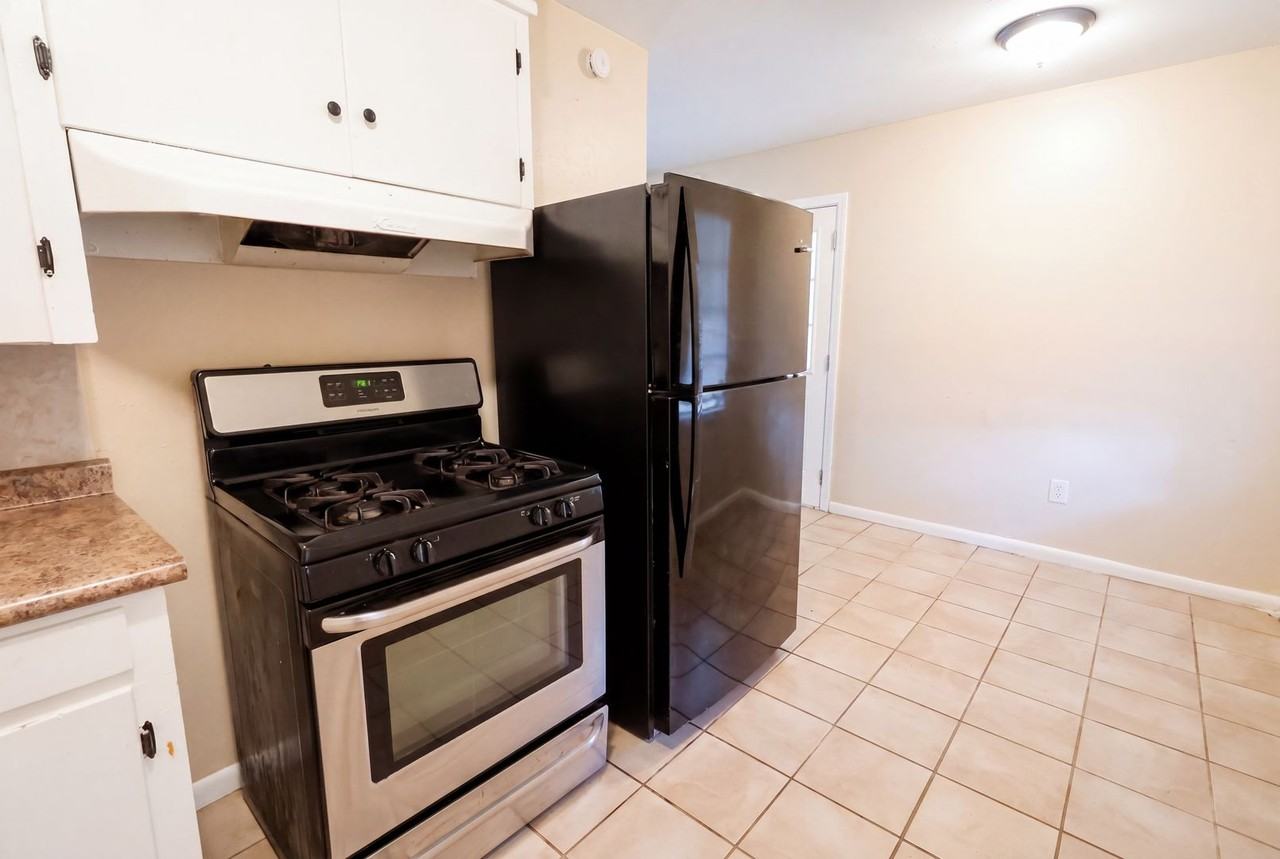4600 Voss Dr - Photo 5 of 13