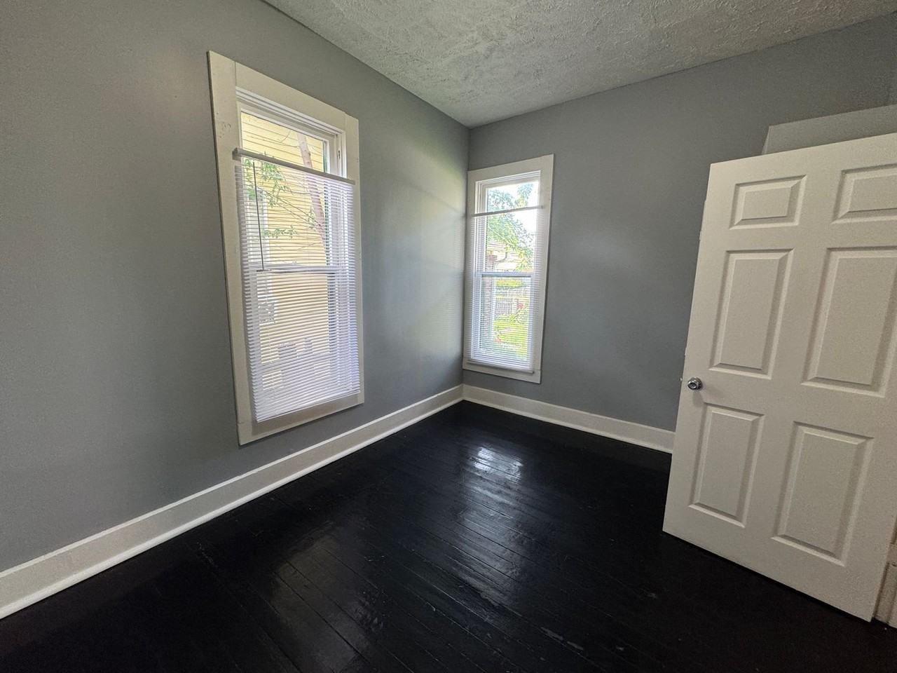 309 Iowa St - Photo 5 of 21
