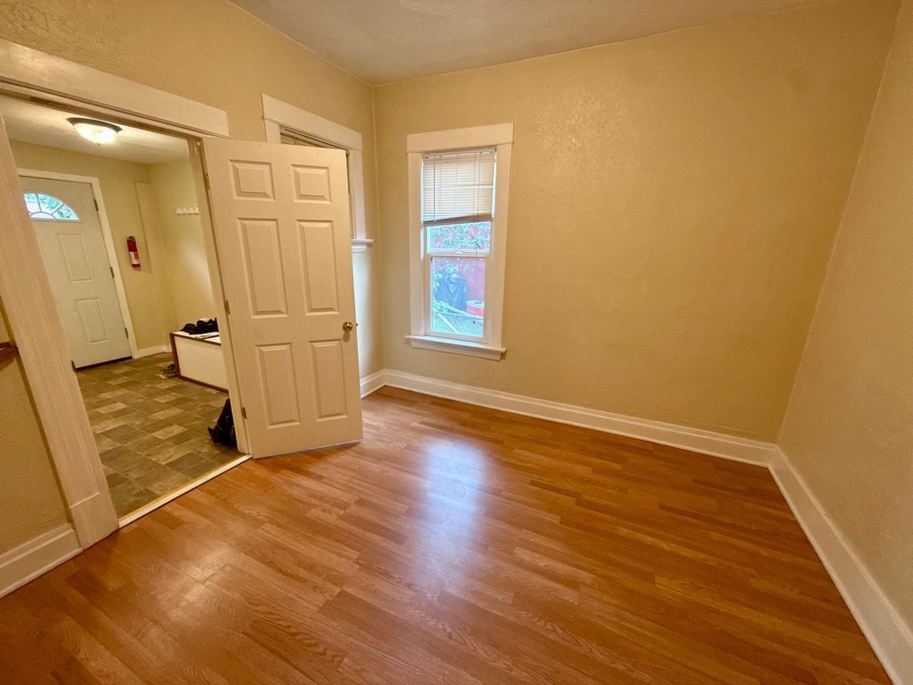 408 S 6th St E - Photo 5 of 18
