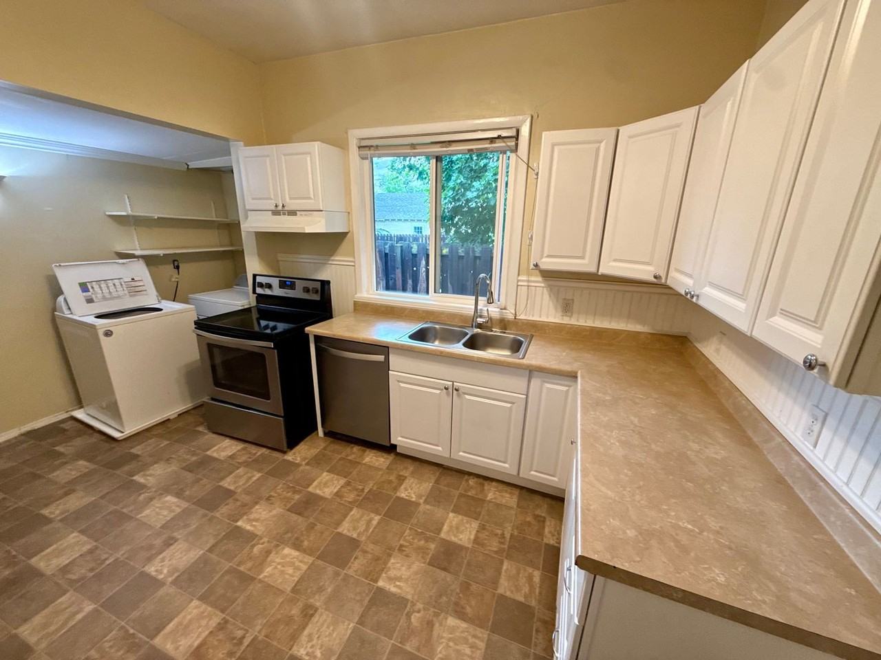 408 S 6th St E - Photo 6 of 18