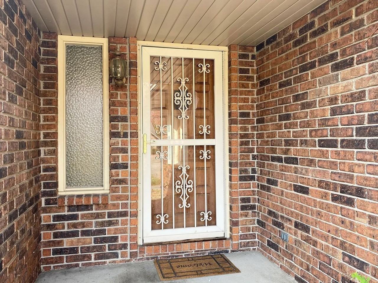 3921 S Cutler Ct - Photo 2 of 12