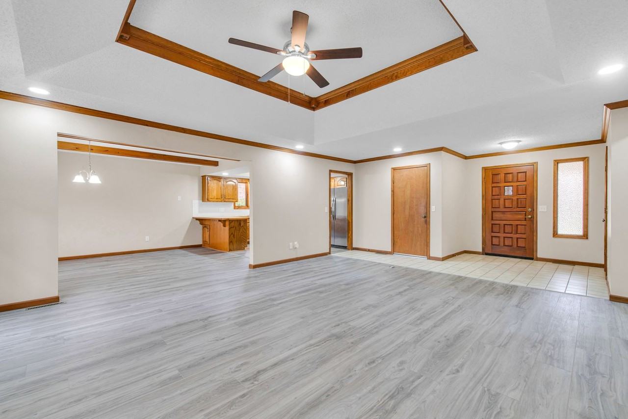3921 S Cutler Ct - Photo 4 of 12