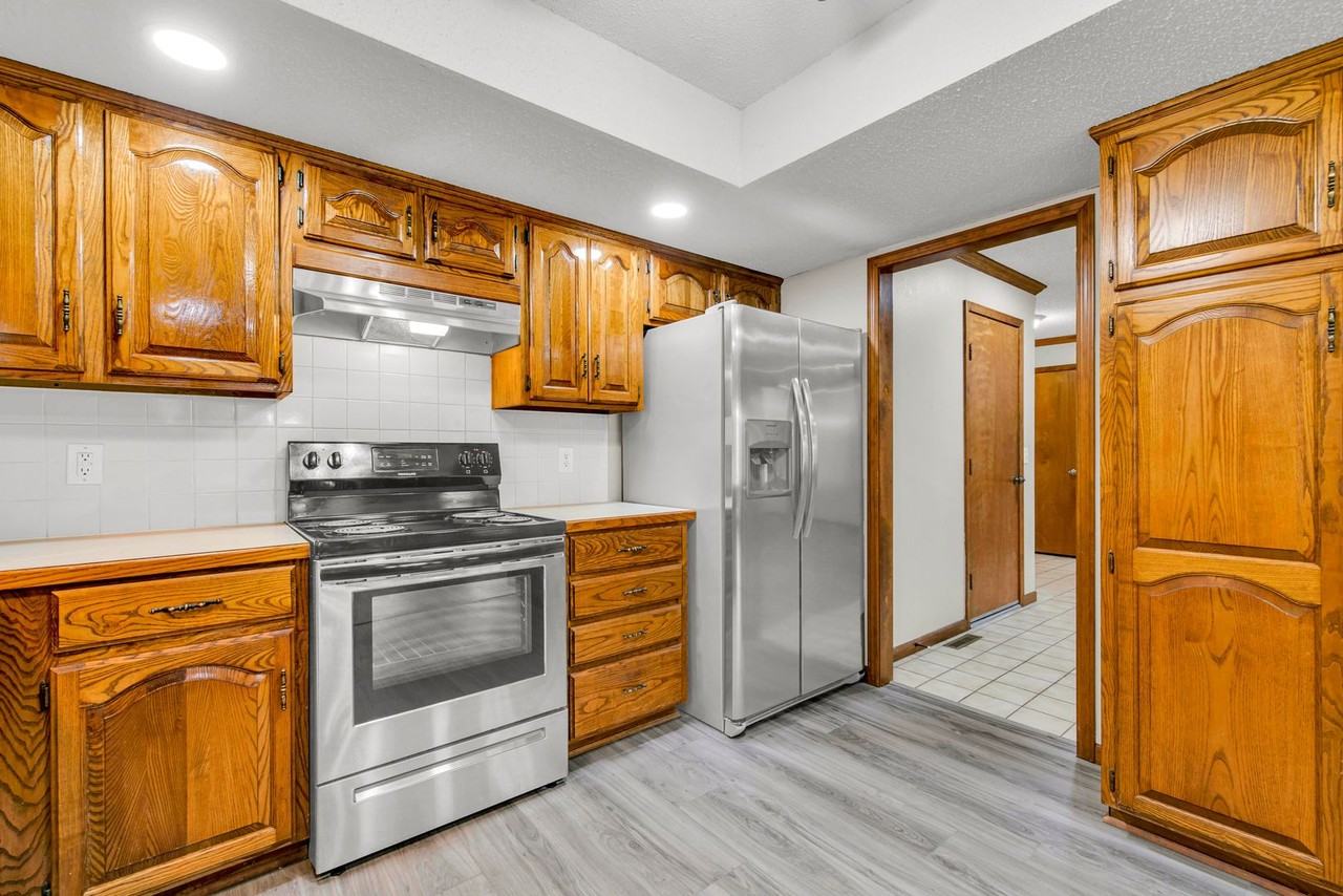 3921 S Cutler Ct - Photo 6 of 12