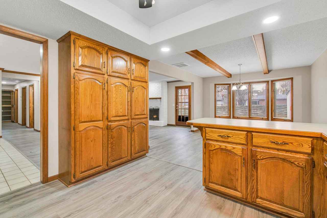 3921 S Cutler Ct - Photo 7 of 12